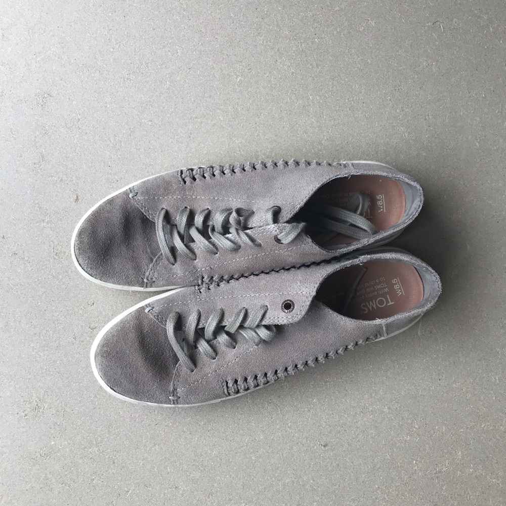 Tom’s shoes, great condition/basically new